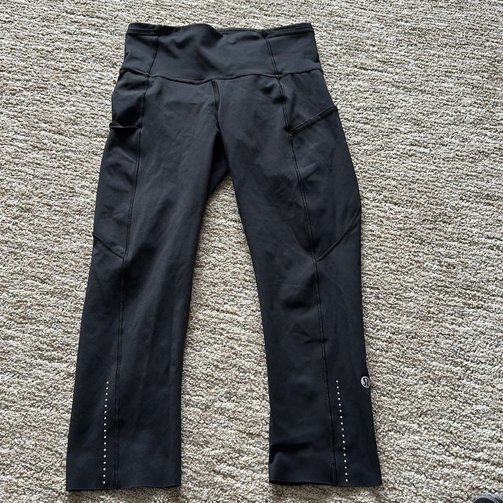 Lululemon Cropped Leggings. size 4. Worn once.
